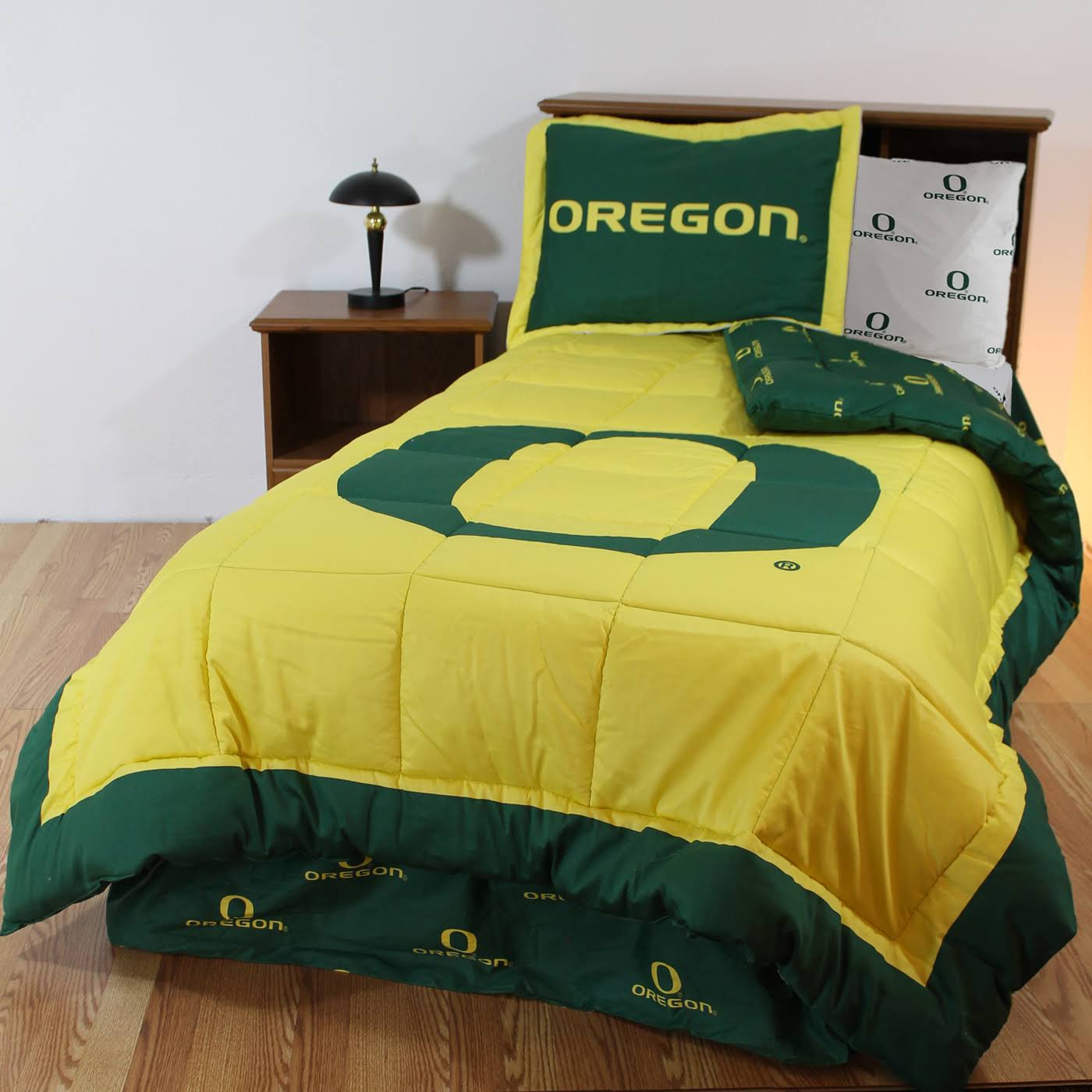 College Covers Oregon Ducks Bed in A Bag King - with White Team Sheets SWTRNW